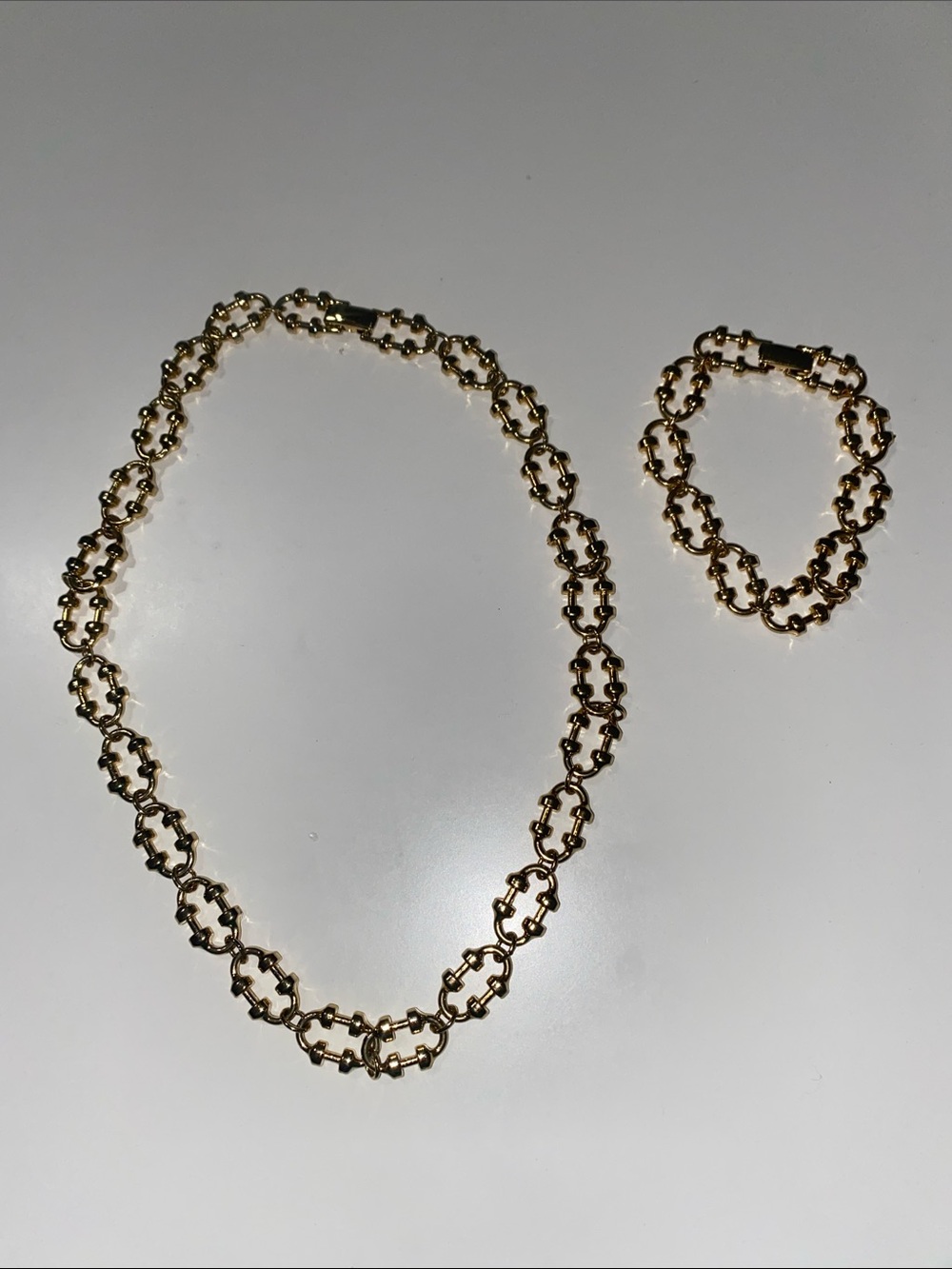 Avon Vintage Gold-Link Women’s Necklace and Bracelet Set